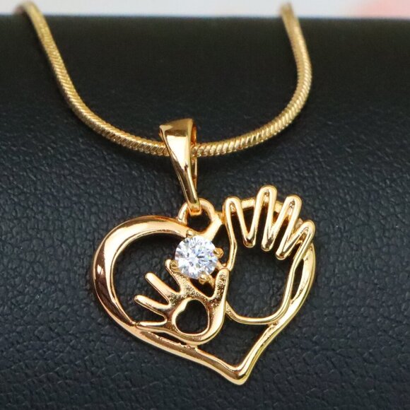 "Heart Shaped Rose Gold Pendant with Mother & Child Hand Design, XPPT1521 - Picture 1 of 13